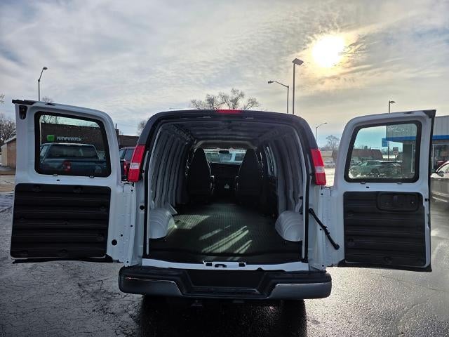 2025 Chevrolet Express Cargo 3500 WT