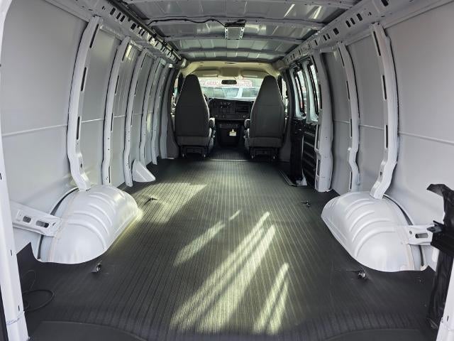 2025 Chevrolet Express Cargo 3500 WT