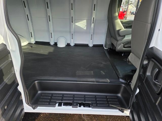 2025 Chevrolet Express Cargo 3500 WT