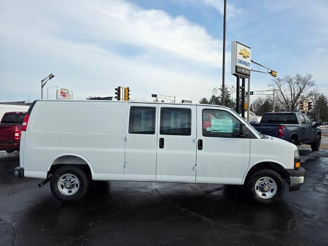 2025 Chevrolet Express Cargo 3500 WT